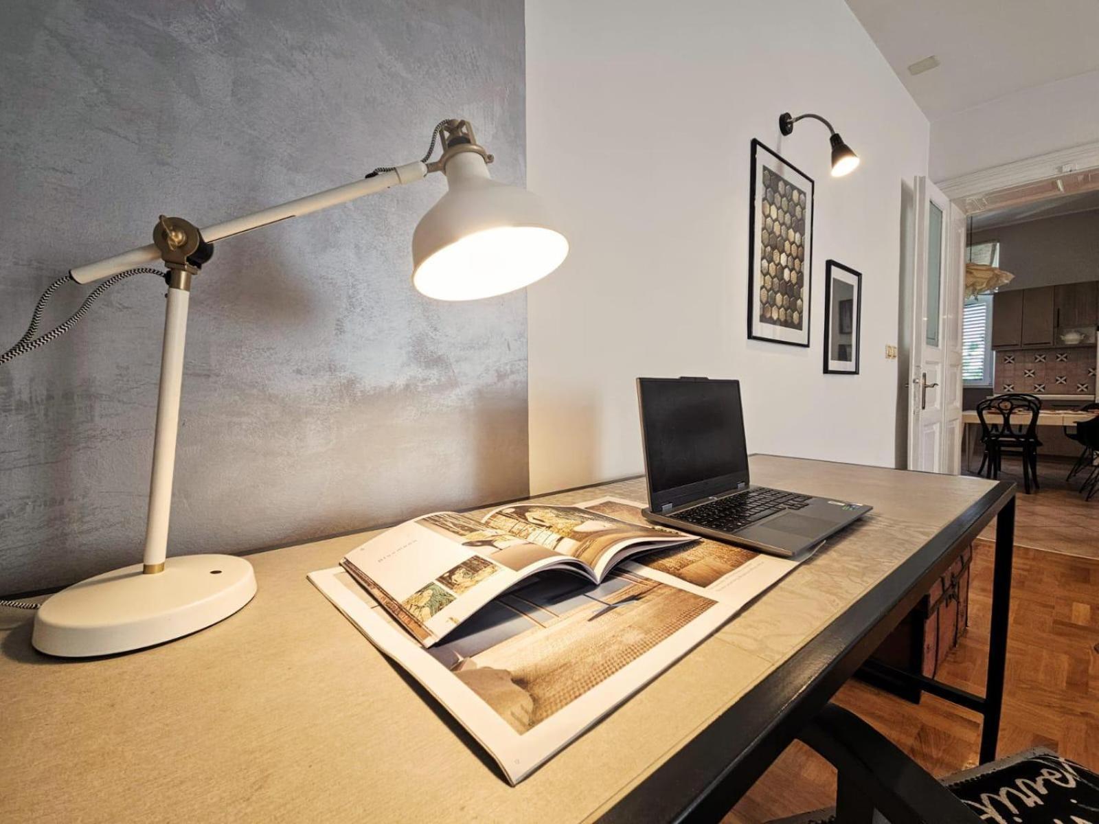 Reful Apartment Split