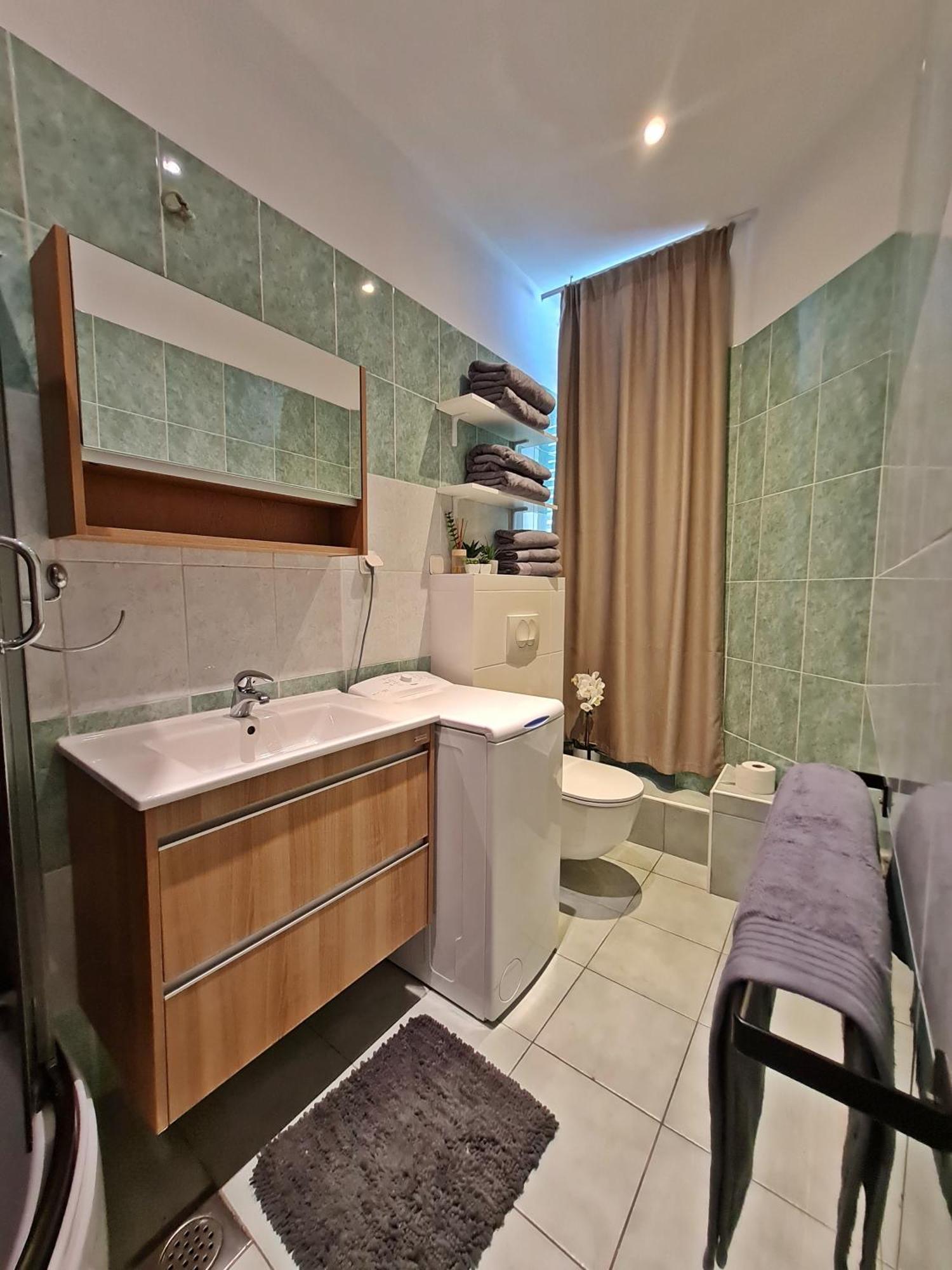 Apartma Reful *
